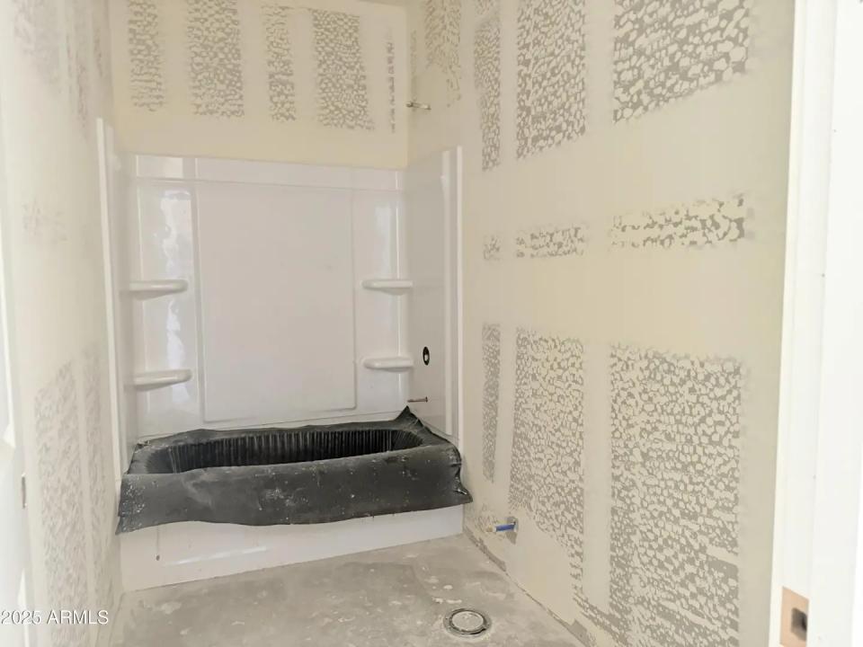 Real Estate Picture 4