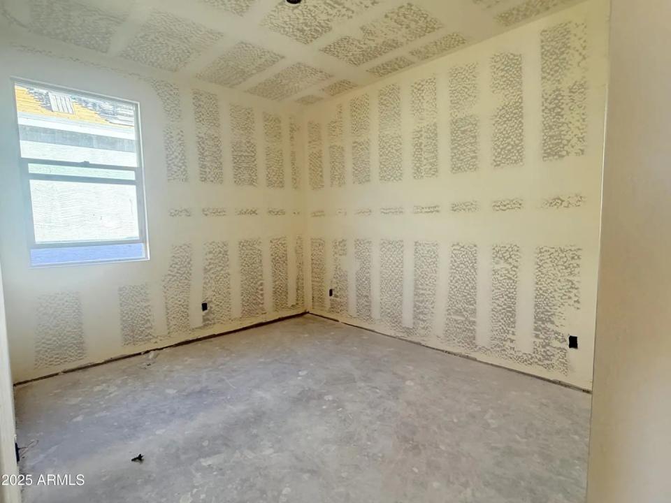 Real Estate Picture 5