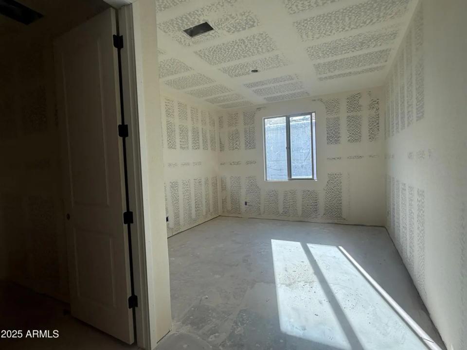 Real Estate Picture 6