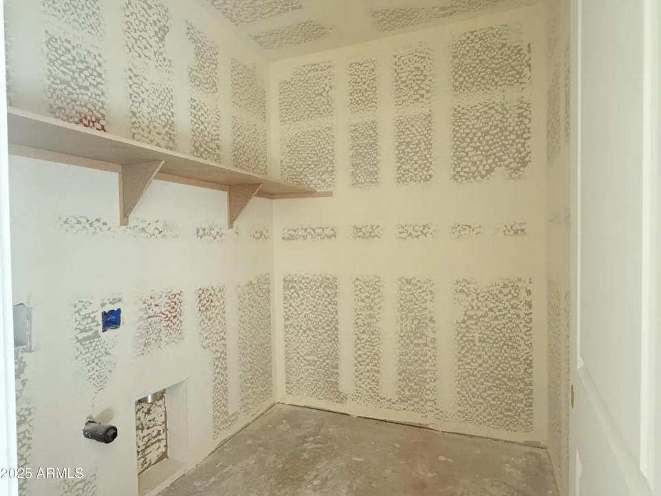 Real Estate Picture 7