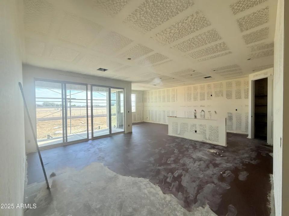 Real Estate Picture 8