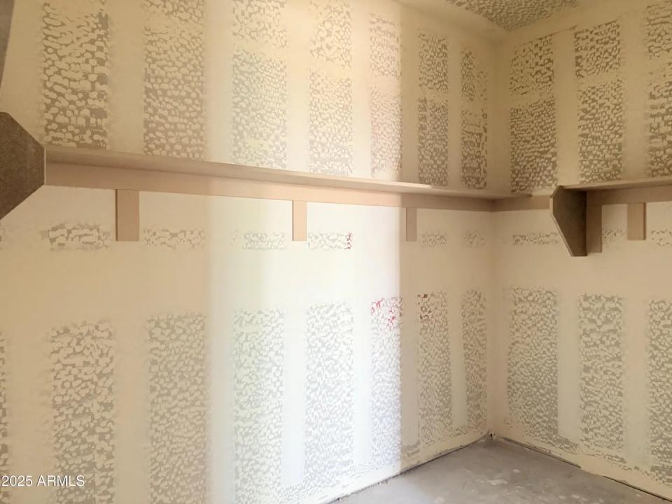 Real Estate Picture 14