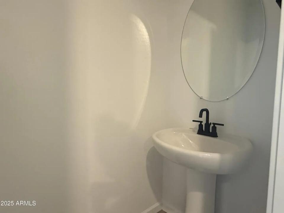 Real Estate Picture 8