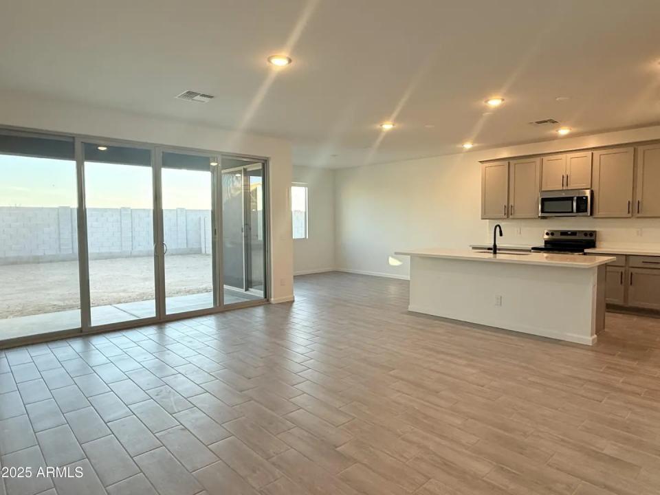 Real Estate Picture 9