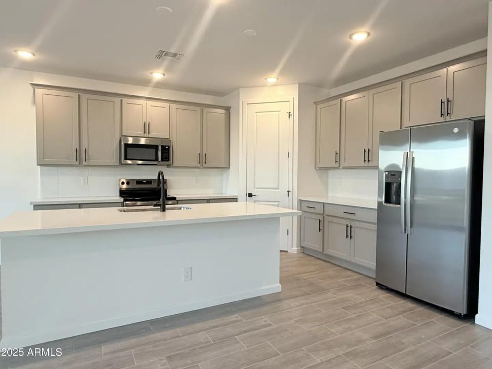 Real Estate Picture 10