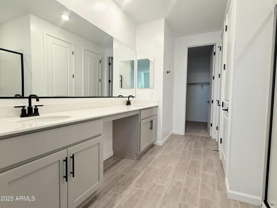 Real Estate Picture 16