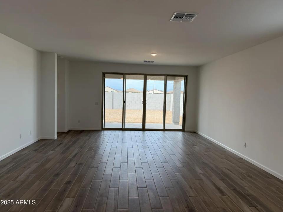 Real Estate Picture 8