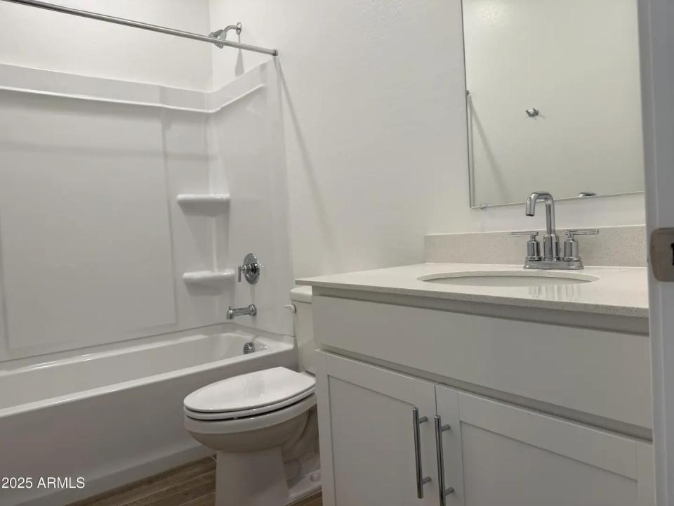 Real Estate Picture 11