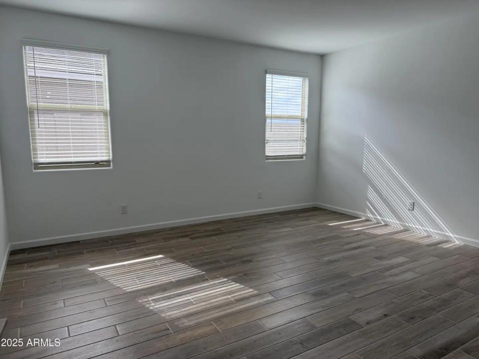 Real Estate Picture 14