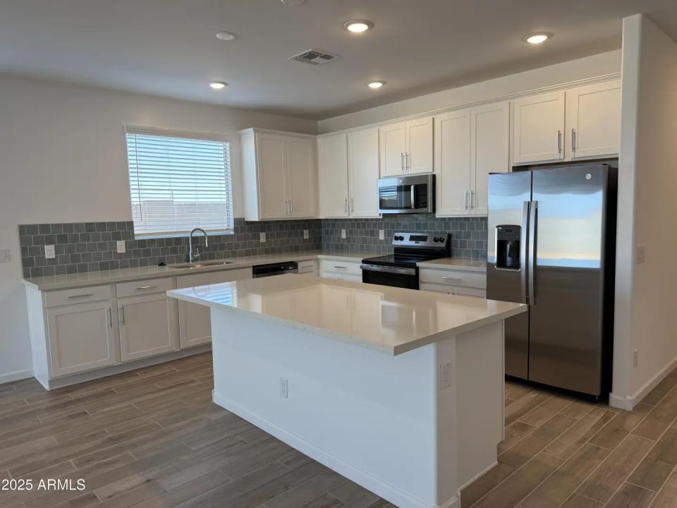 Real Estate Picture 4
