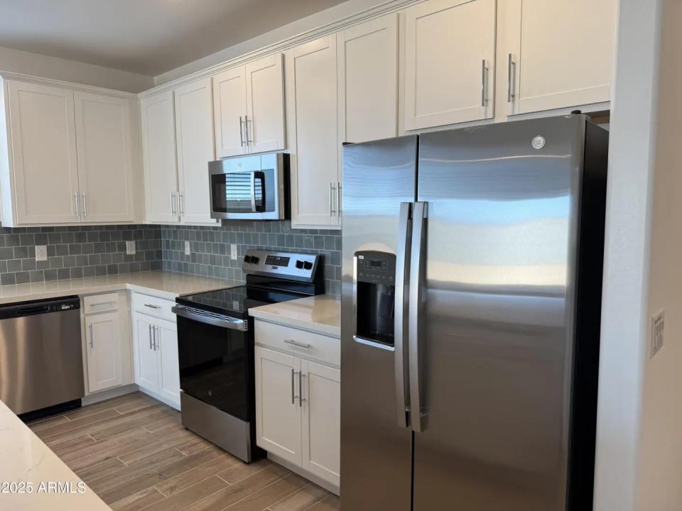 Real Estate Picture 5