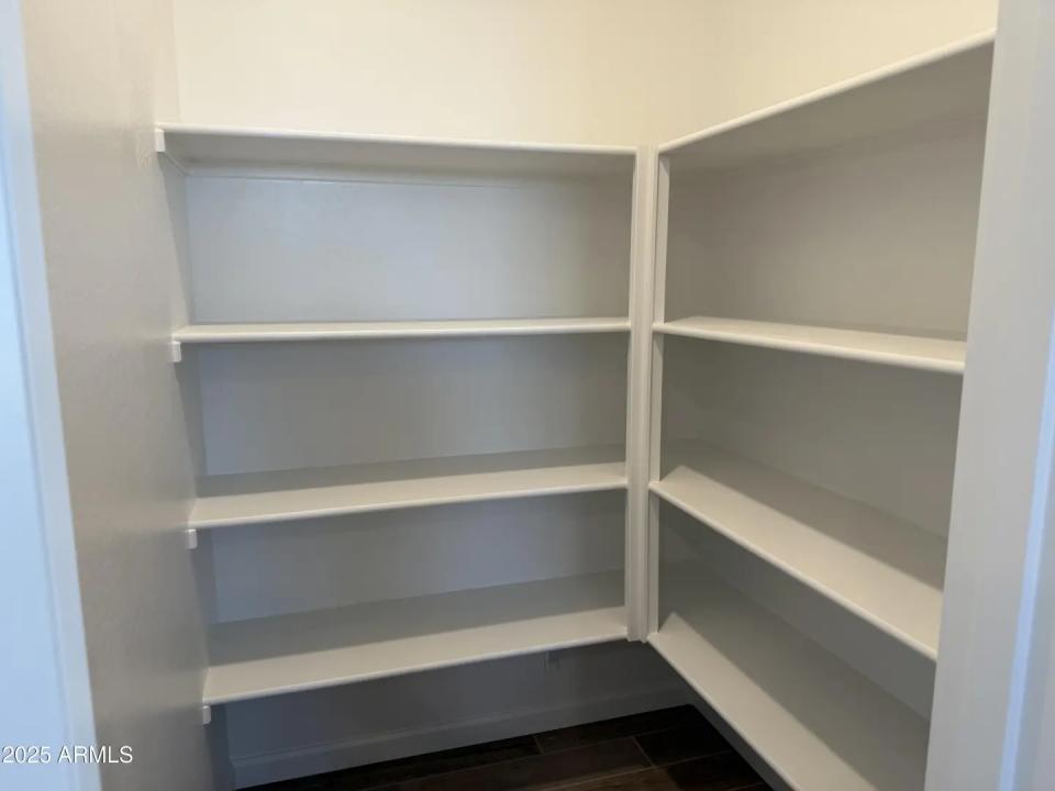 Real Estate Picture 7