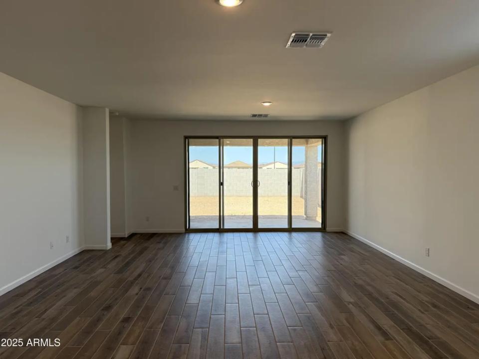 Real Estate Picture 8