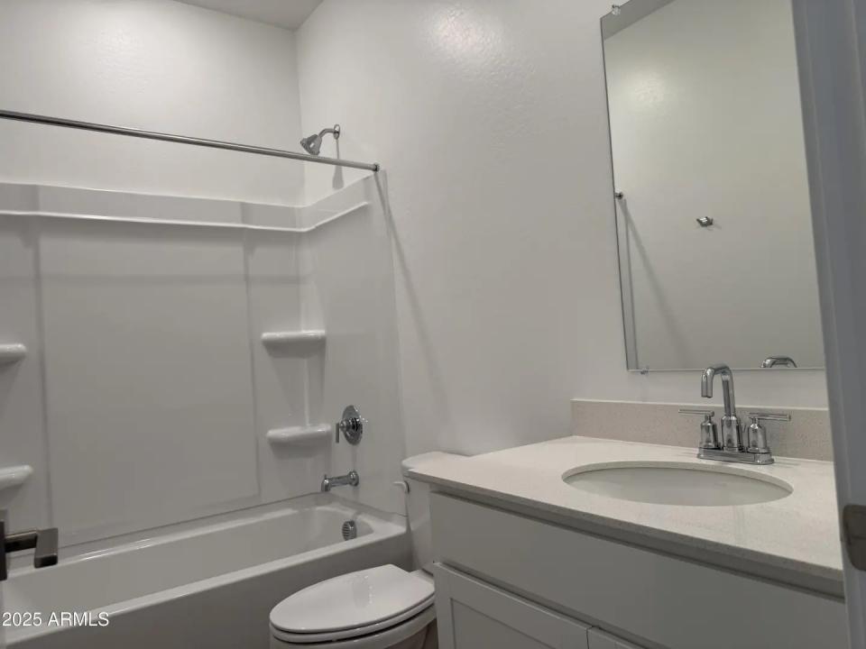 Real Estate Picture 12