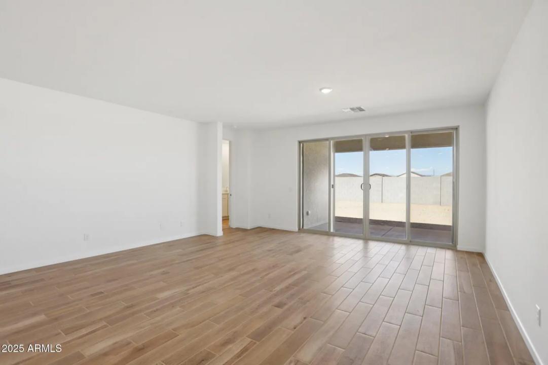 Real Estate Picture 7
