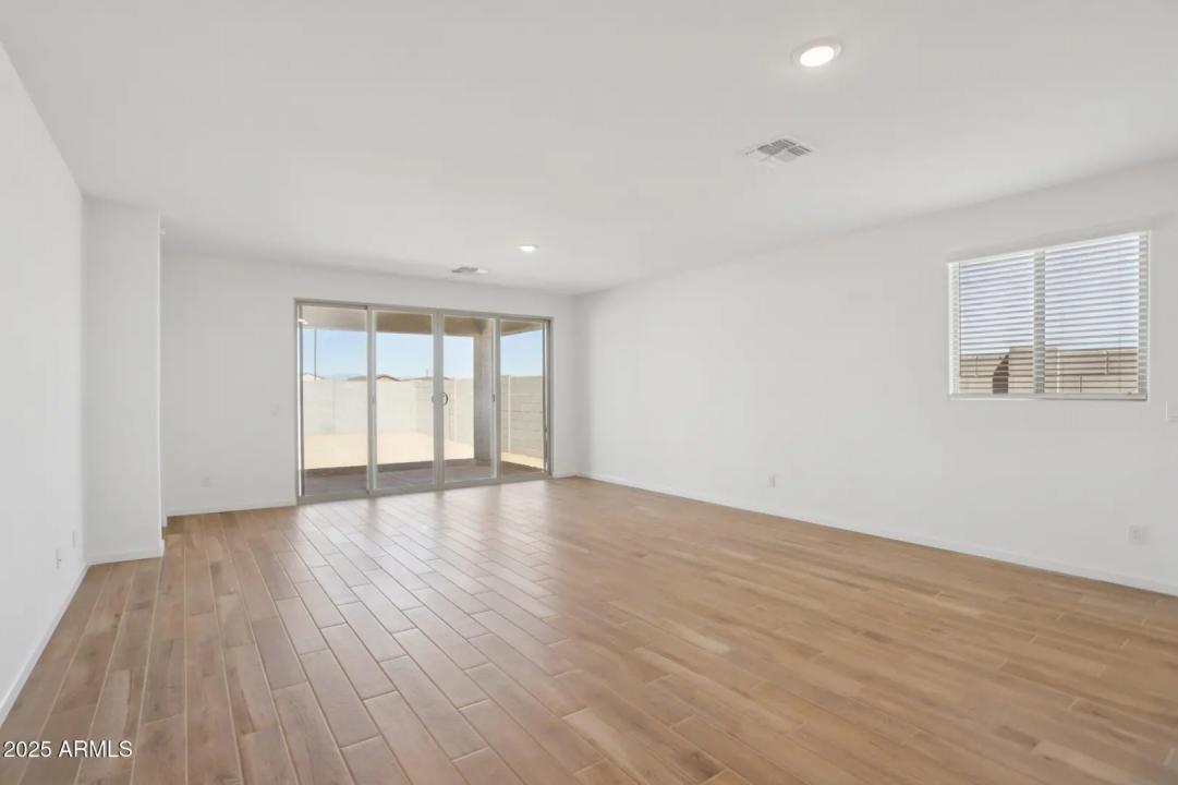 Real Estate Picture 8