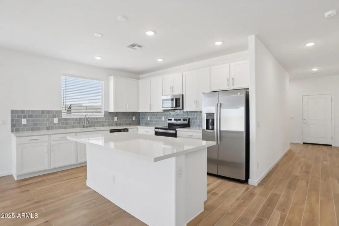 Real Estate Picture 9