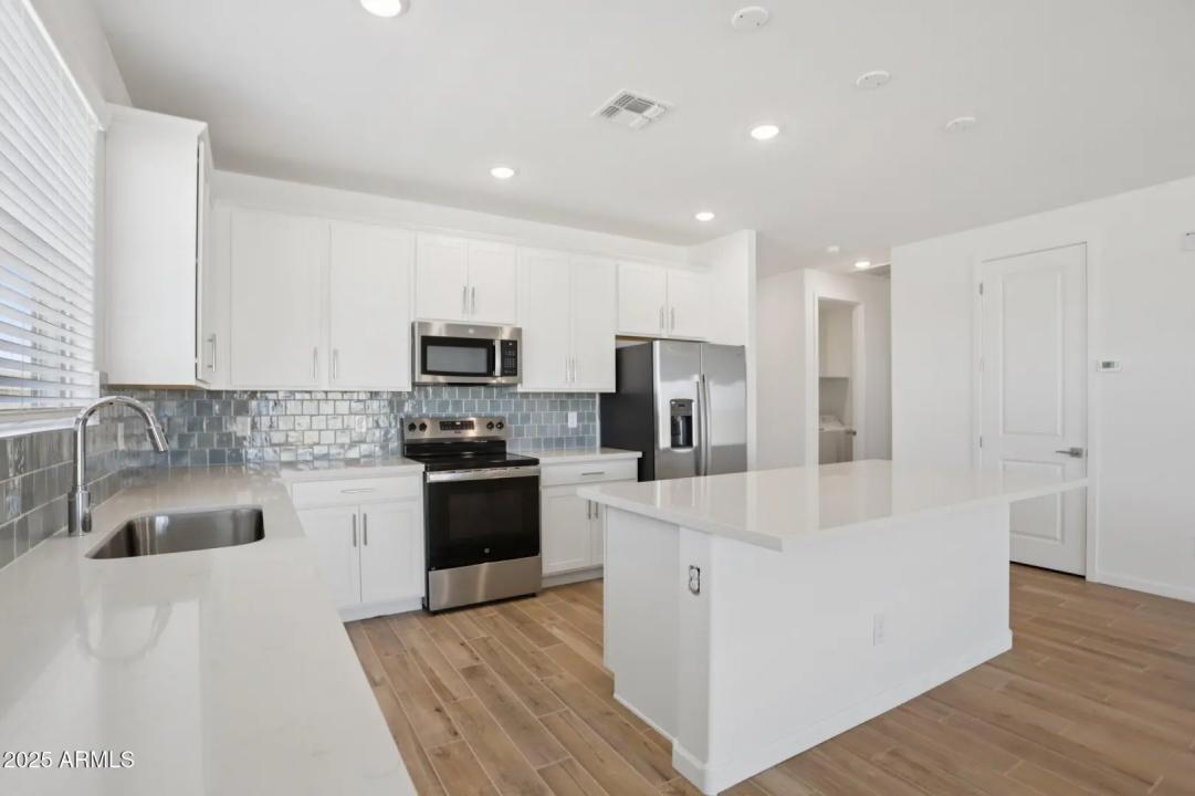 Real Estate Picture 11