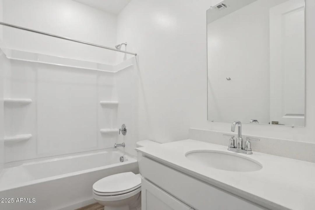 Real Estate Picture 12