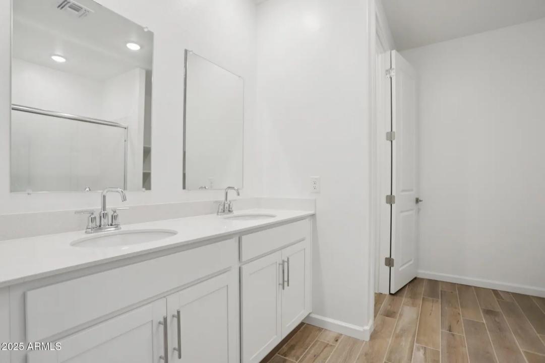 Real Estate Picture 14