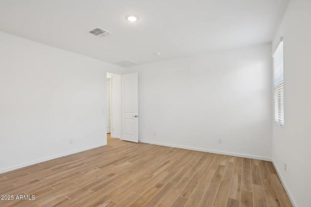 Real Estate Picture 23