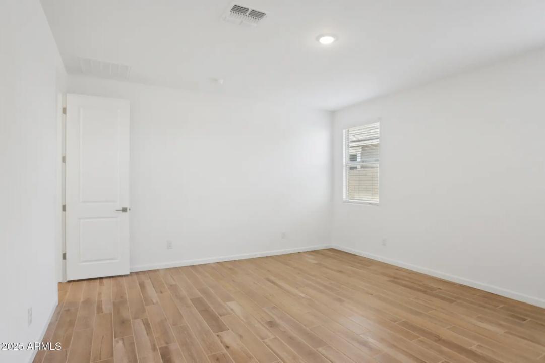 Real Estate Picture 24