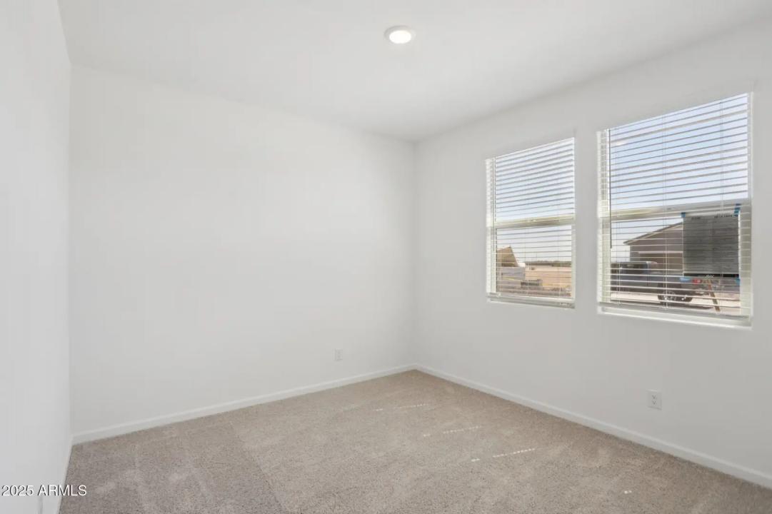 Real Estate Picture 32