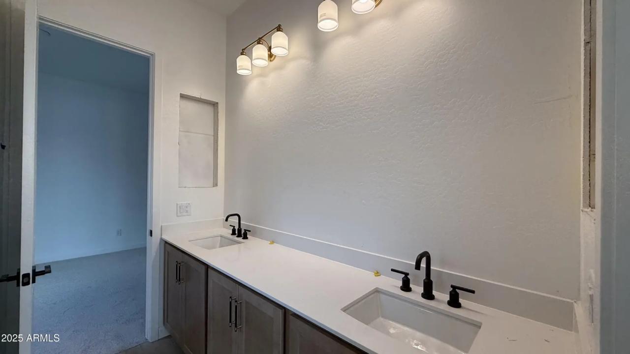 Real Estate Picture 8