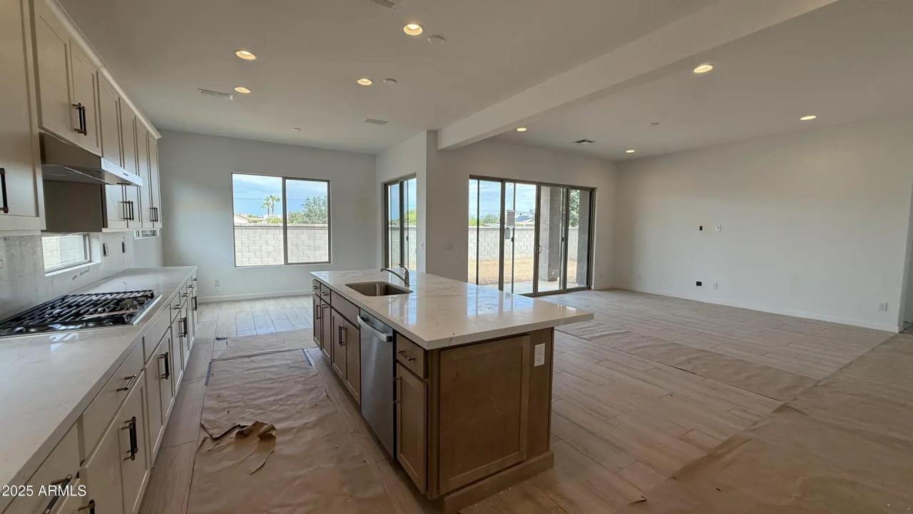 Real Estate Picture 15