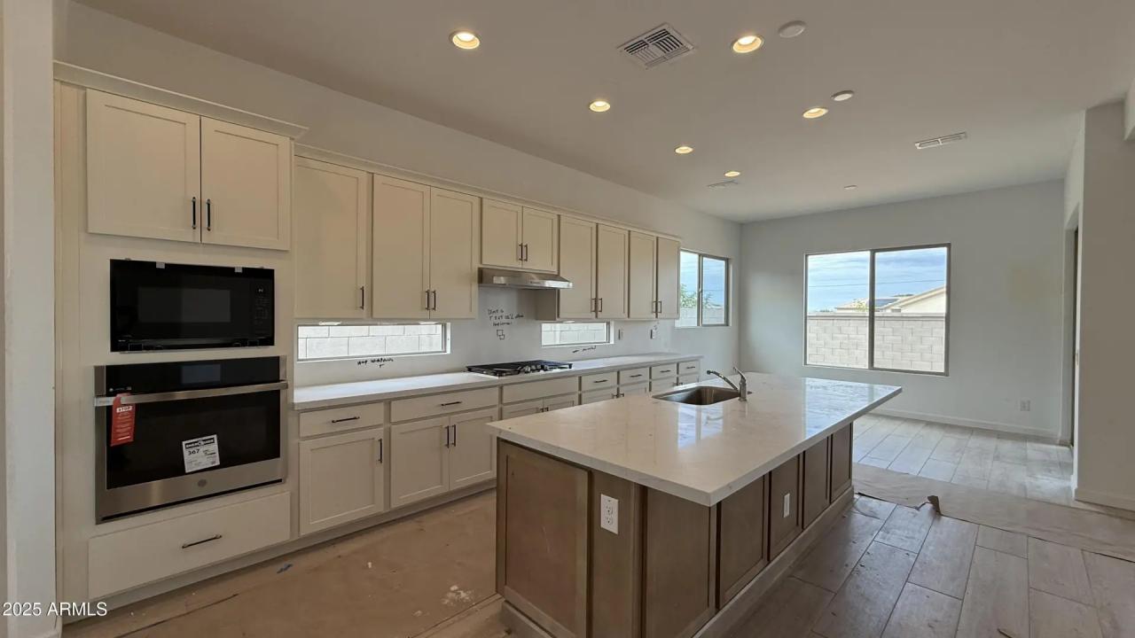 Real Estate Picture 16