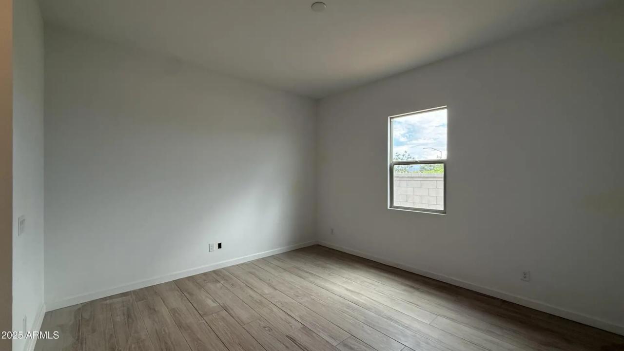 Real Estate Picture 26