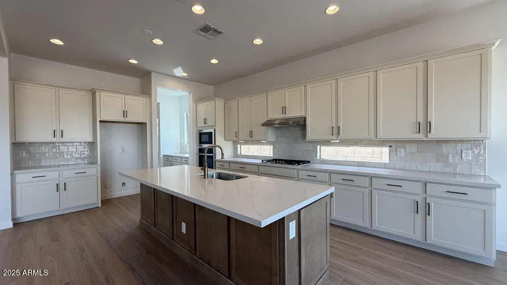 Real Estate Picture 20
