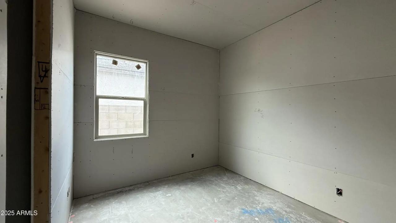 Real Estate Picture 8
