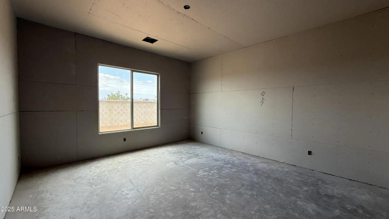 Real Estate Picture 12