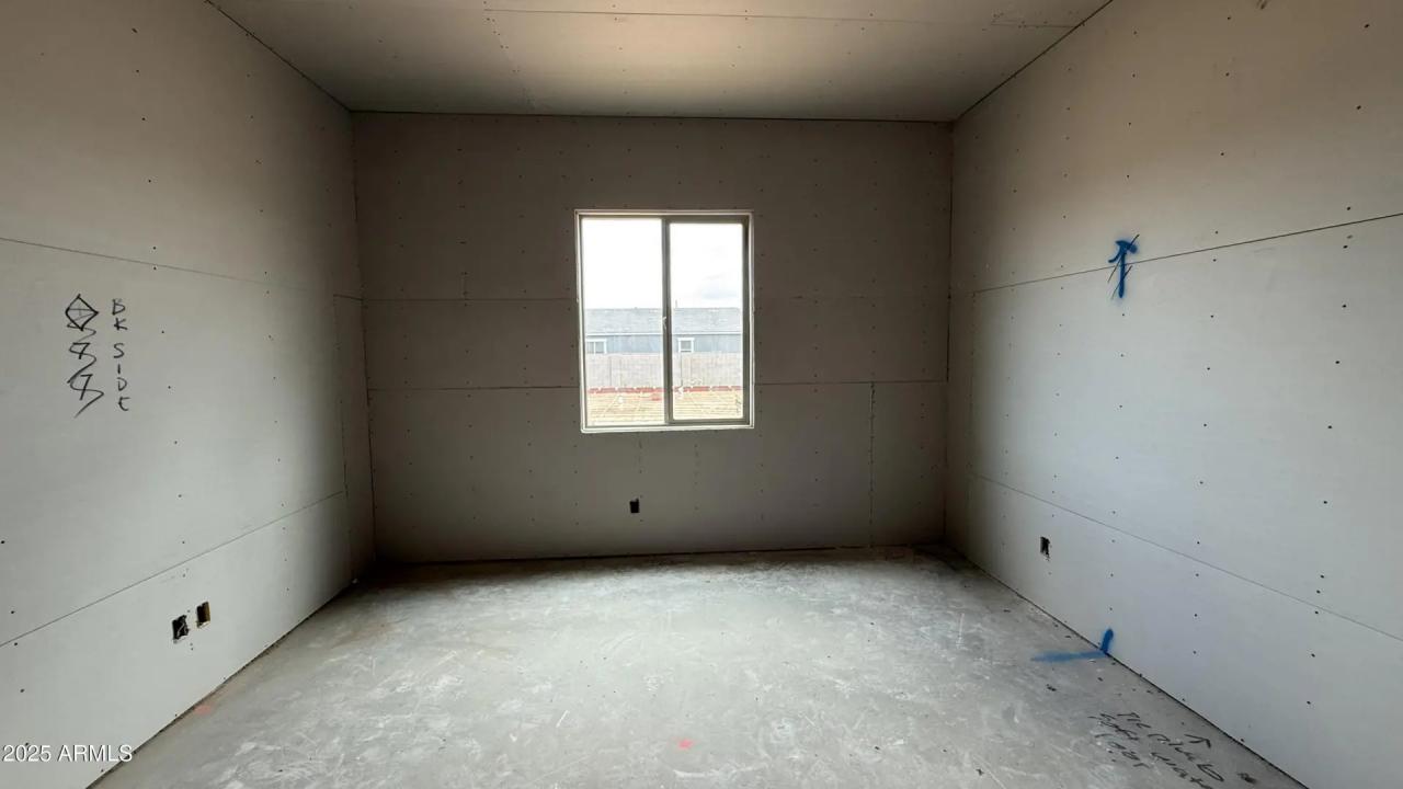 Real Estate Picture 16