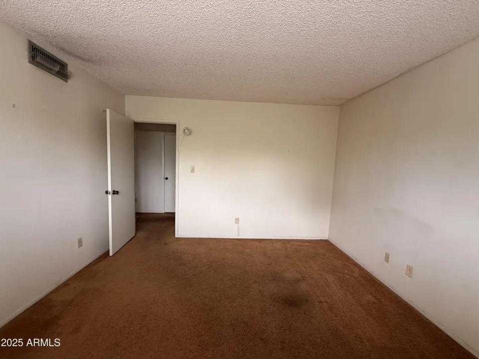 Real Estate Picture 23