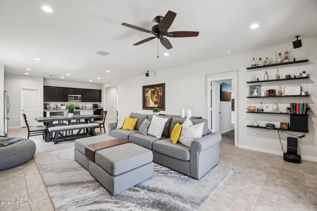 Real Estate Picture 7