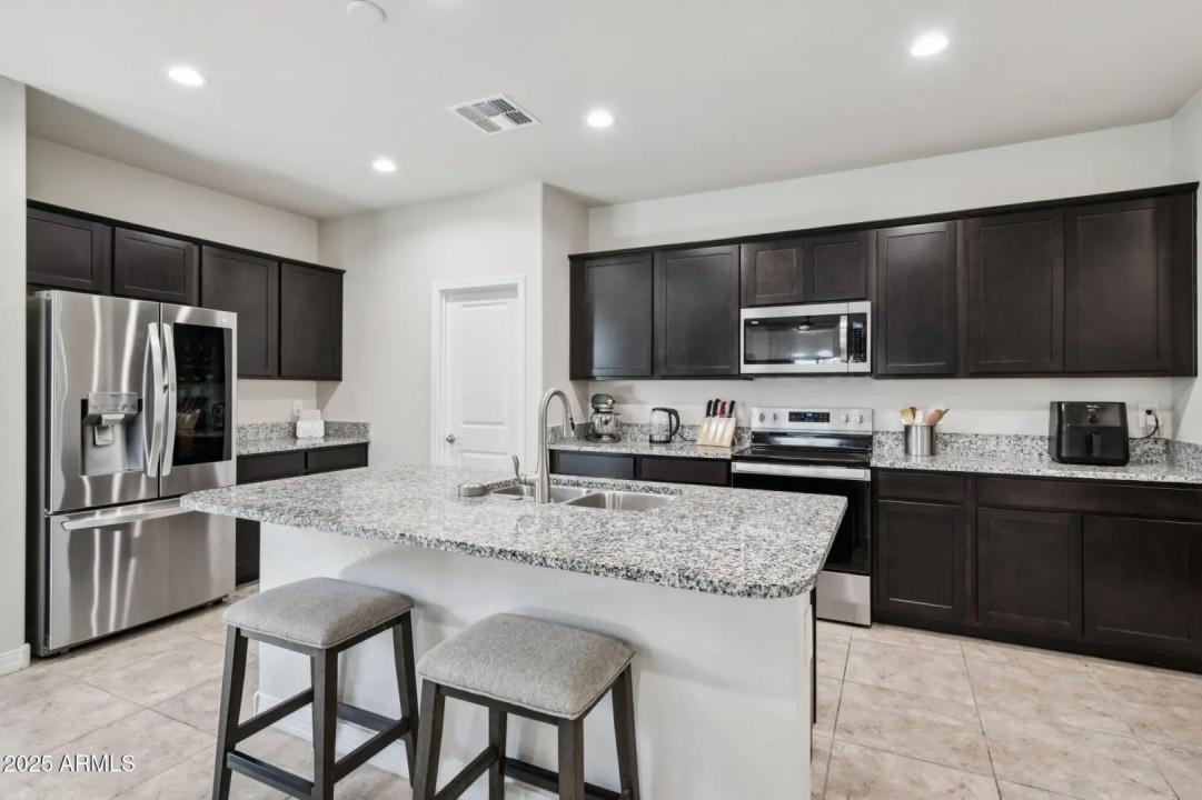 Real Estate Picture 3