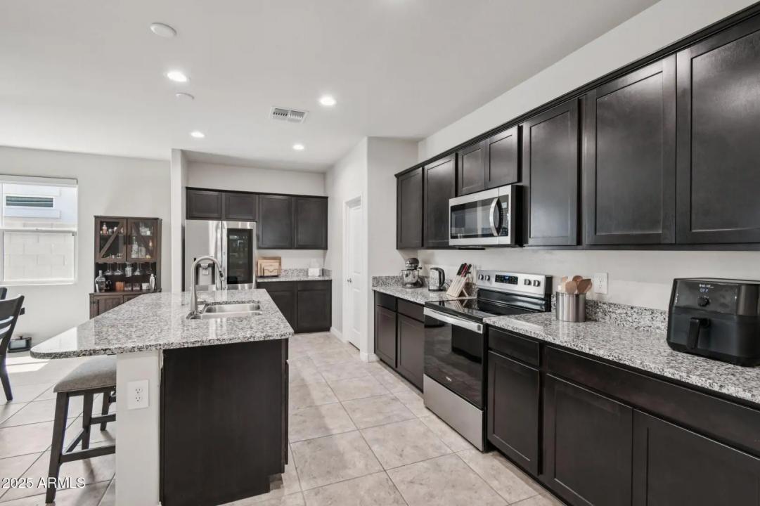 Real Estate Picture 10