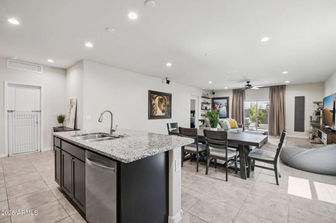 Real Estate Picture 11