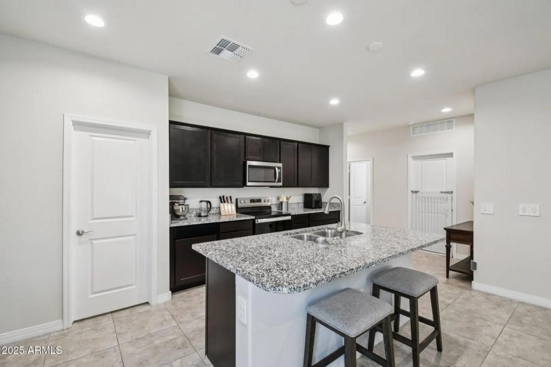 Real Estate Picture 12