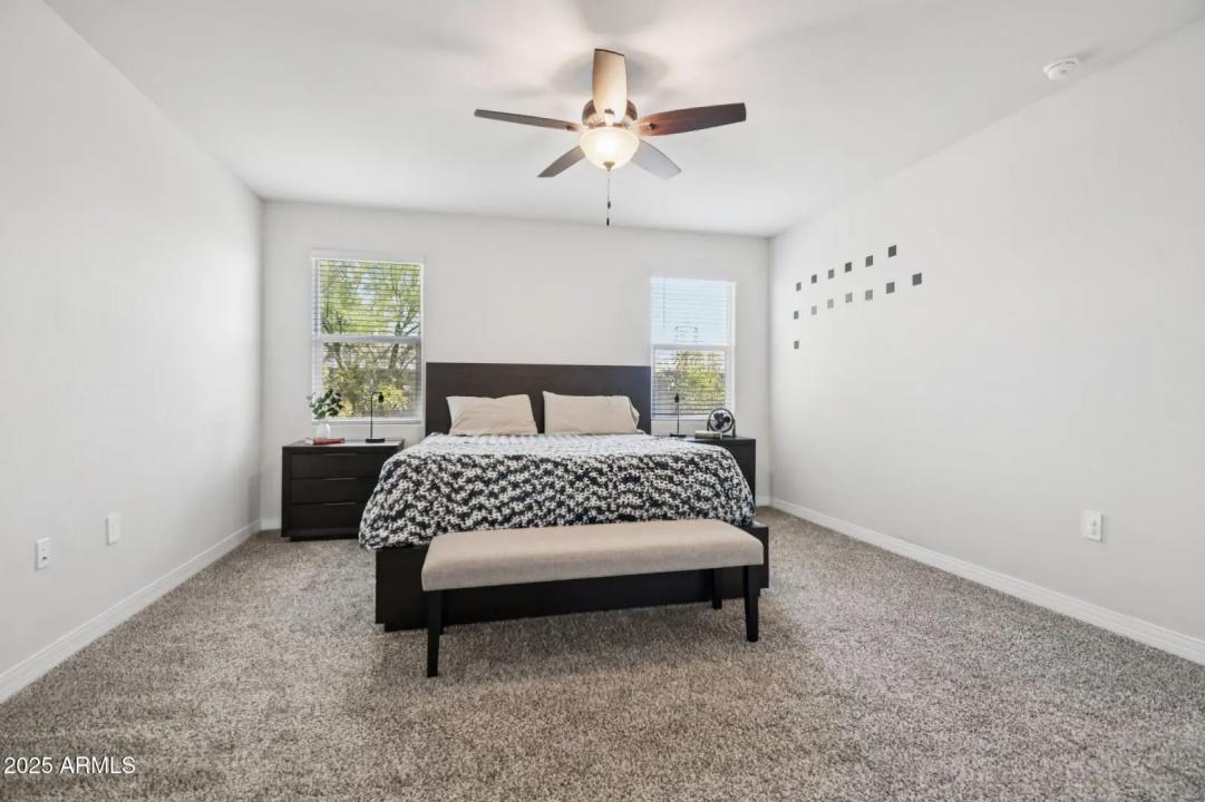 Real Estate Picture 4
