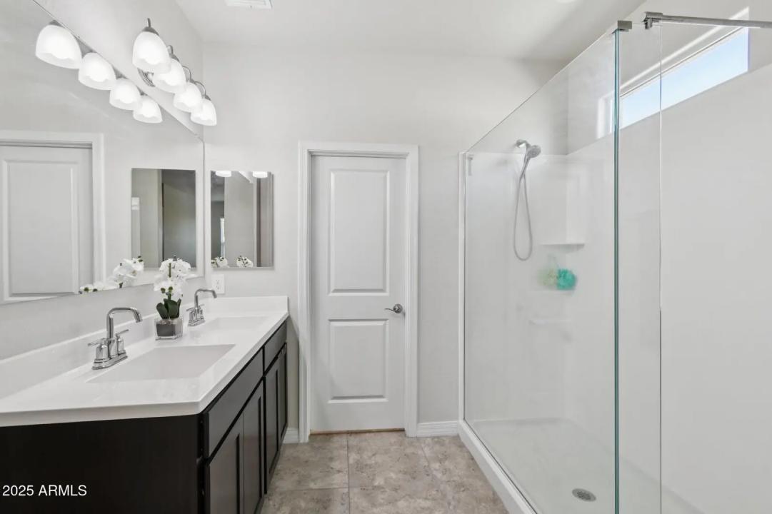 Real Estate Picture 16
