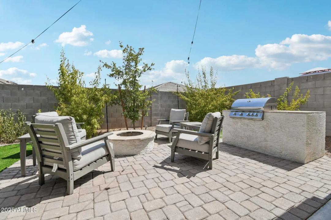 Real Estate Picture 5