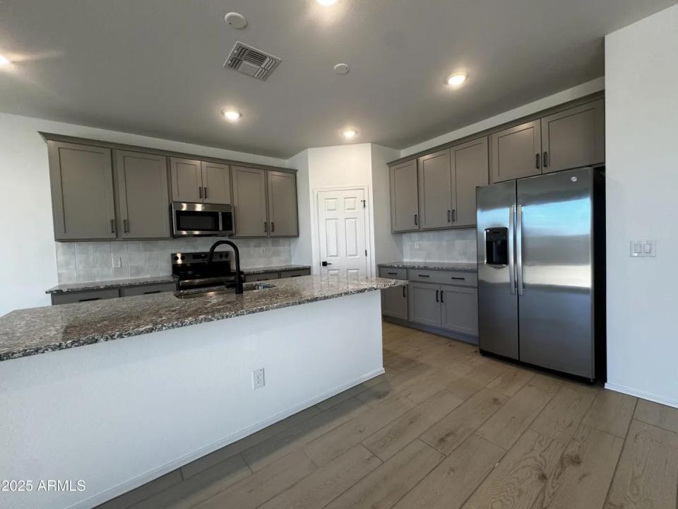 Real Estate Picture 11