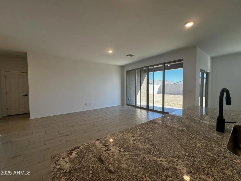 Real Estate Picture 14