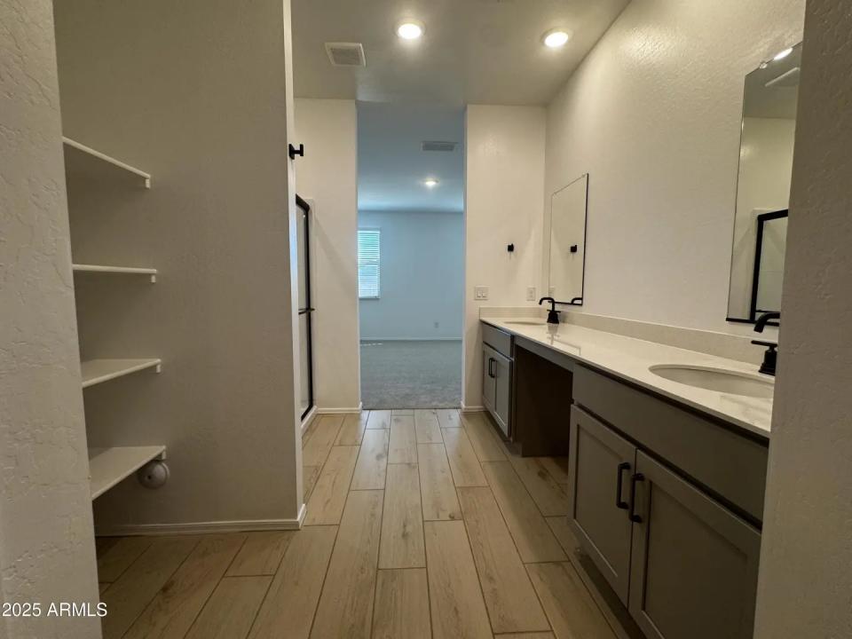 Real Estate Picture 21