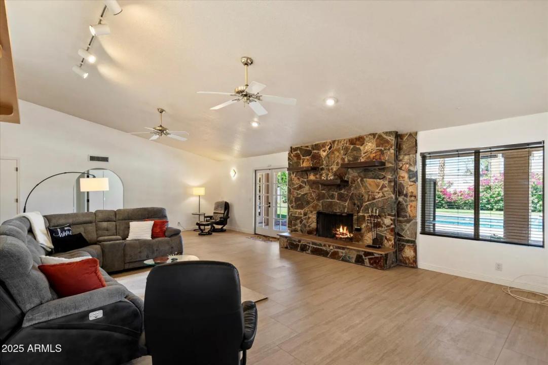 Real Estate Picture 6