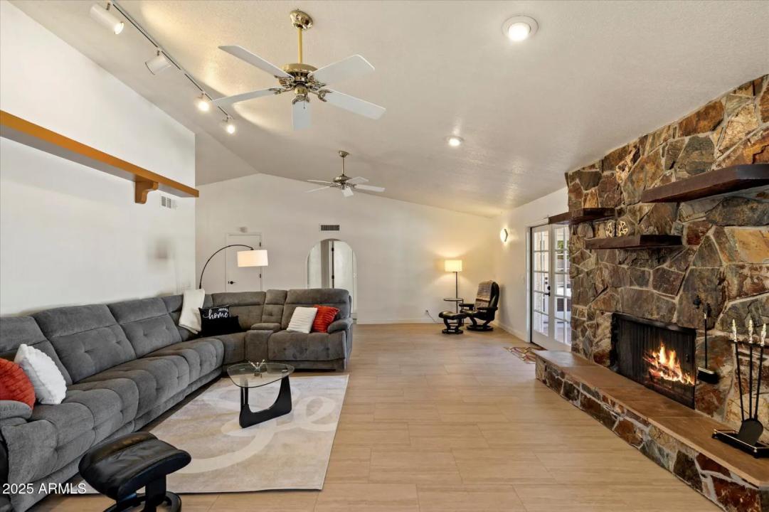 Real Estate Picture 9