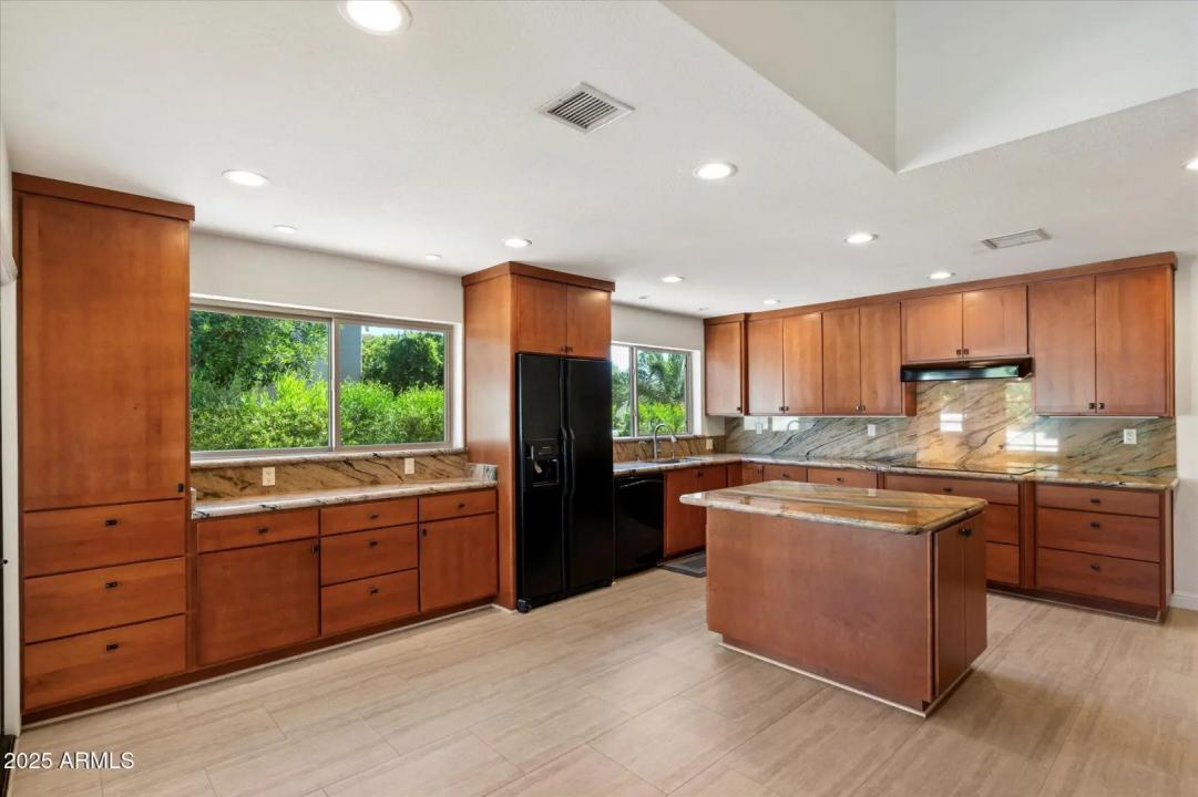 Real Estate Picture 7